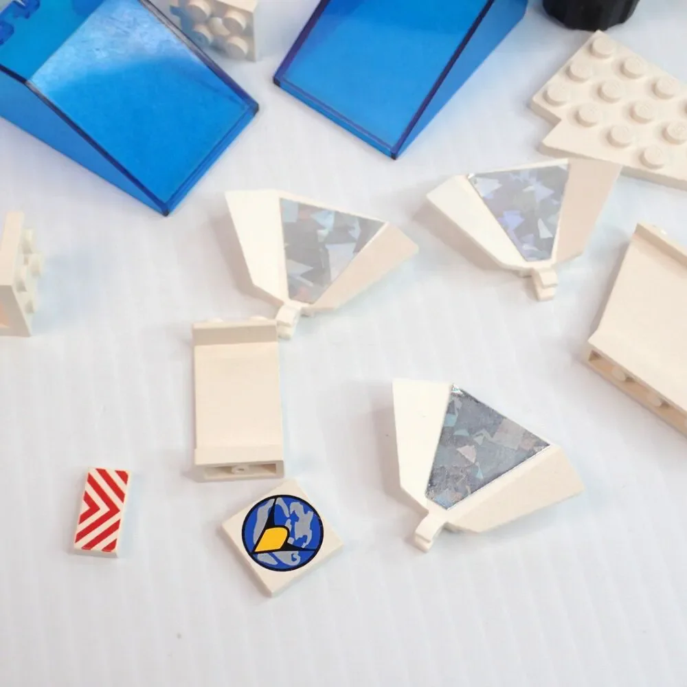 LEGO Space Explorien Starship 6982 Bits and Pieces (NOT A COMPLETE SET)